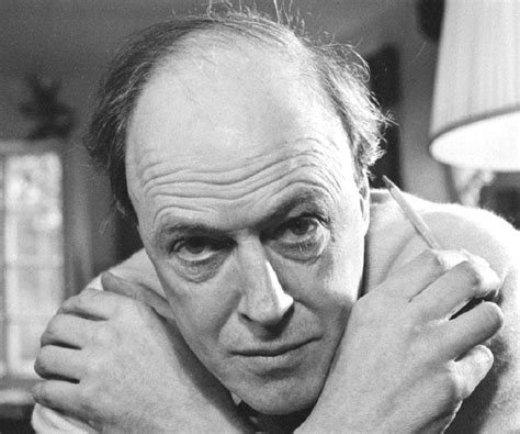 Roald Dahl Biography - Childhood, Life Achievements & Timeline