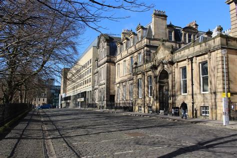 George Square, Edinburgh © Graeme Yuill :: Geograph Britain and Ireland