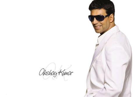 Akshay Kumar Smiling - Desi Comments