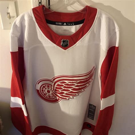 Detroit Red Wings Adidas Men’s Authentic NHL Jersey 50 | SidelineSwap