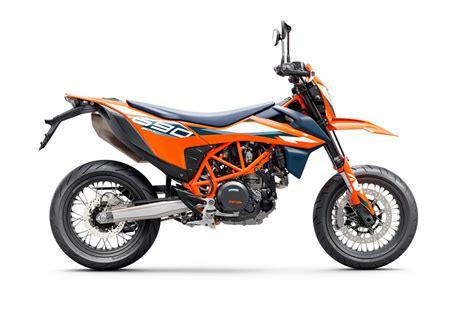 Motorrad Vergleich KTM 690 SMC R 2023 vs. KTM 450 EXC-F Sixdays 2024