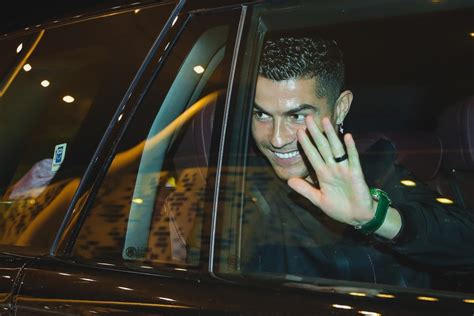 Cristiano Ronaldo lands in Saudi Arabia, greeted by Al Nassr officials ...