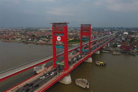 Foto : Makin Keren! Jembatan Ampera Kini Punya Lift Baru