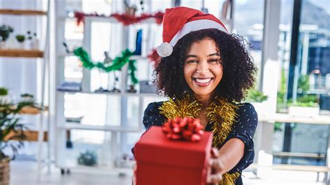 Seasonal Employees: How to Treat Them Right and Keep Them Coming Back