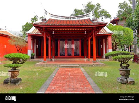 Tainan Confucius Temple, 17th-century Confucian temple featuring ...