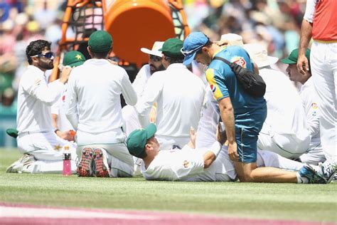 Yasir Shah receives treatment during a drinks break | ESPNcricinfo.com