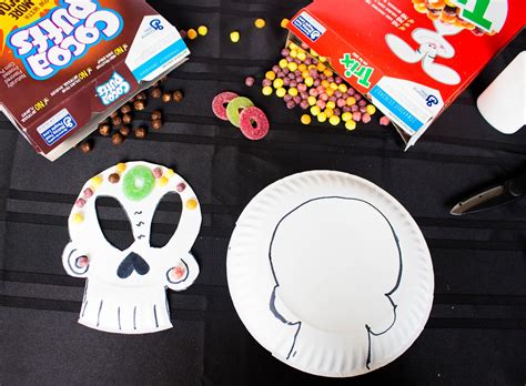 Dia De Los Muertos Kids Craft: DIY Sugar Skull Mask - New Mom in a New Era