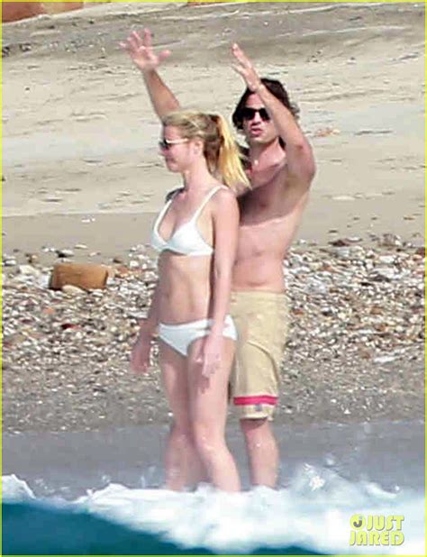 Gwyneth Paltrow Bares Her Bikini Body on Romantic Vacation with Brad ...