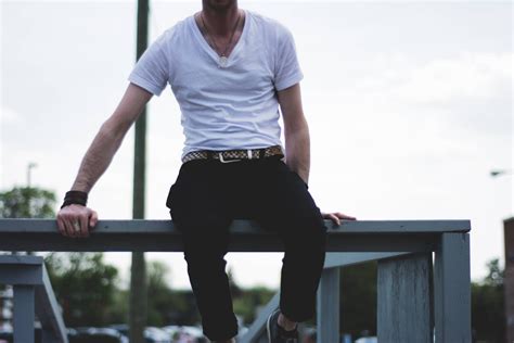 Men's Wardrobe Essential: White T-Shirt - Style Girlfriend