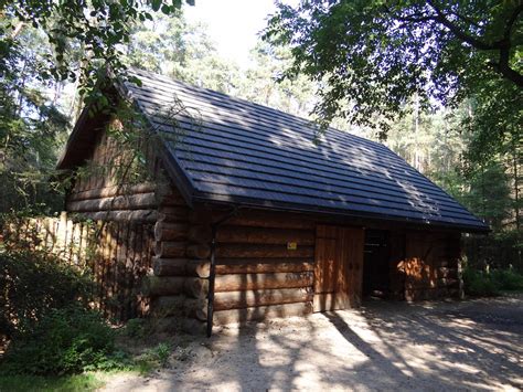 Siberian hut - two-stories viewpoint on tiger enclosure - ZooChat