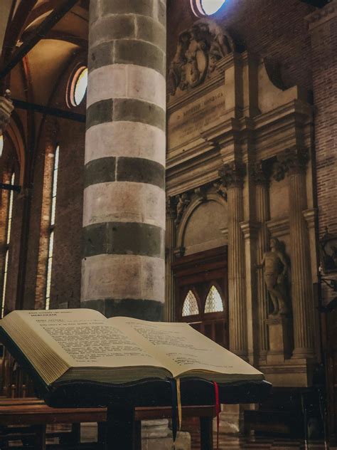 Interior of Mosque-Cathedral of Córdoba · Free Stock Photo