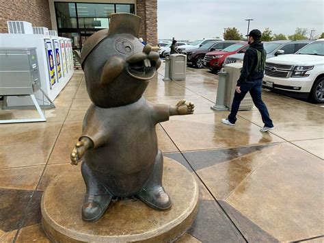 Fun facts about the Buc-ee's infamous beaver logo