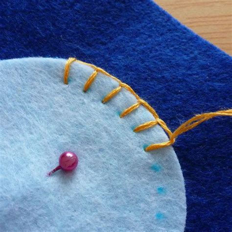 How to Blanket Stitch Applique by Hand Tutorial | Wool felt projects, Felt embroidery ...