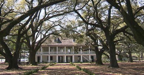 Whitney Plantation museum confronts painful history of slavery - CBS News