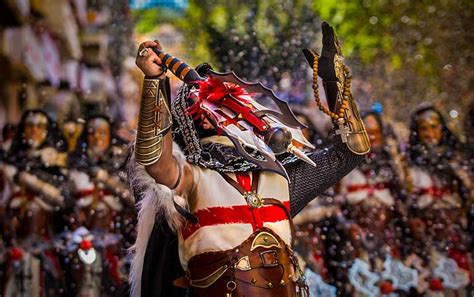 Cuando se celebran los Moros y Cristianos de Alcoy en 2019. Fechas 2019. | Tusdestinos.net ...