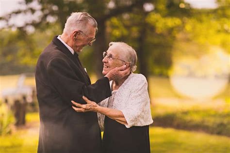 Elderly Couple Has Anniversary Photo Shoot for 65th Wedding Anniversary