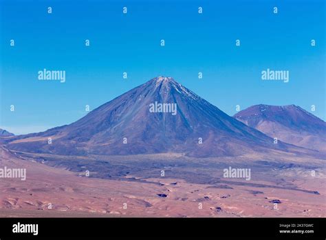 A landscape picture with Licancabur mountain in Chile Stock Photo - Alamy