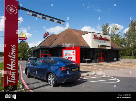 Tim Hortons Drive Thru Stock Photo - Alamy