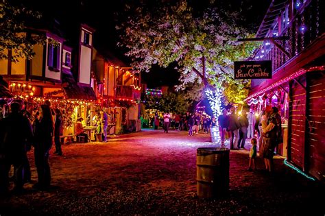 This hayride will give you serious chills. | Haunted hayride, Cool ...