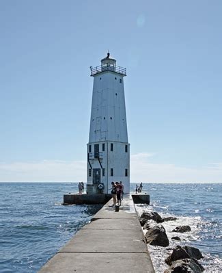 Frankfort North Breakwater Lighthouse, Michigan at Lighthousefriends.com