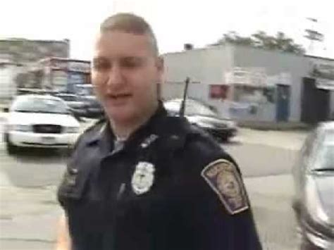 Manchester NH: Cop questions me for videotaping police cars - YouTube