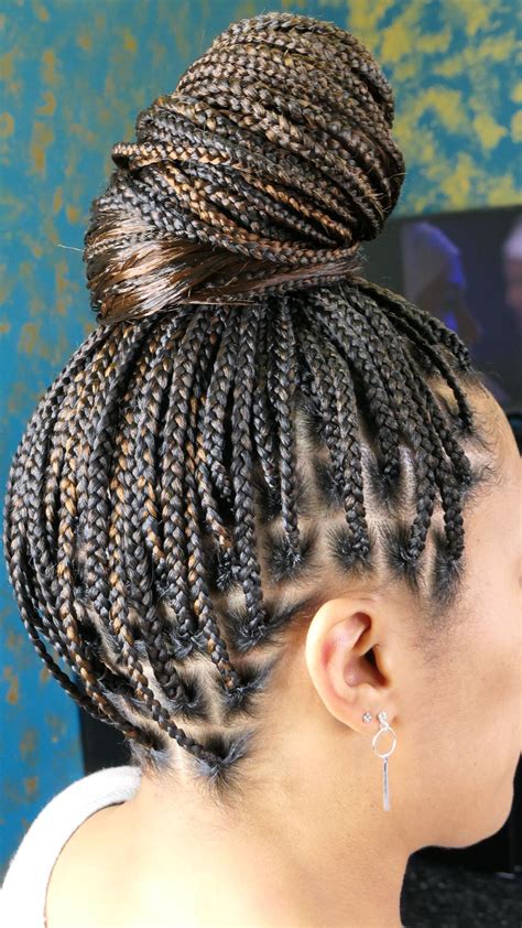 11+ Fantastic Knotless Braids On Short Hair