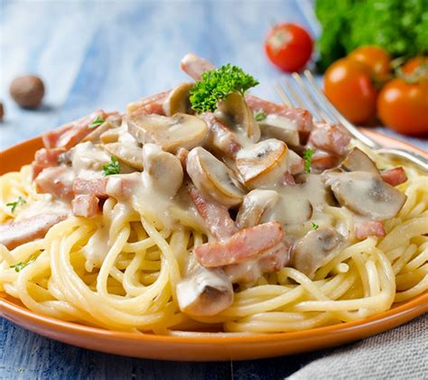 Creamy bacon and mushroom pasta | New World