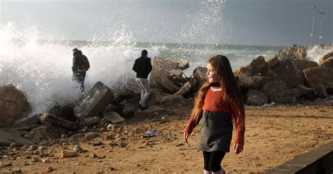 Local photographers provide snapshot of life in Gaza - Al-Monitor: The ...