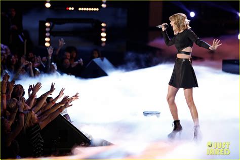 Taylor Swift Performs 'Blank Space' on 'The Voice'! (Video): Photo ...