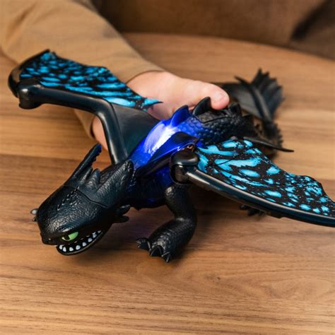 DreamWorks Dragons Deluxe Dragon - Toothless - Smyths Toys UK