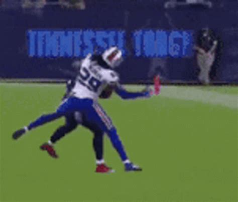 Get Off Derrick Henry Stiff Arm GIF | GIFDB.com