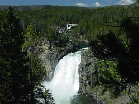 Guide To The Best Waterfalls in Yellowstone National Park - World of Waterfalls