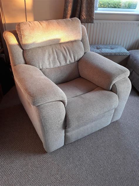 DFS ELECTRIC RECLINER CHAIR in Fenland for £70.00 for sale | Shpock