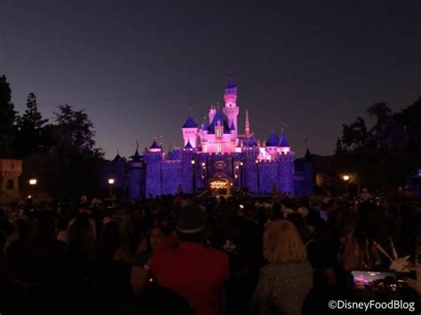 Mickey's Mix Magic Fireworks Are Officially BACK in Disneyland! | the disney food blog