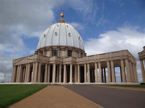 Basilica of Our Lady of Peace (Yamoussoukro, 1989) | Structurae