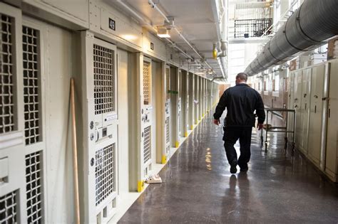 Report: Florida prisons have banned more than 20,000 publications ...