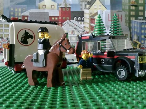 Lego 7635-1: 4WD with Horse Trailer (2009)