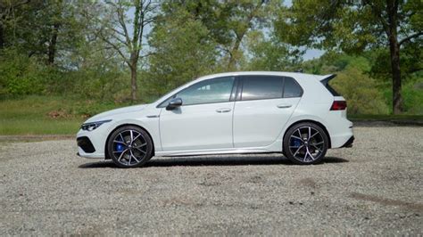 2022 Volkswagen Golf R review: An even hotter hatch - CNET