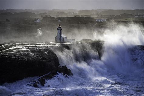 Storm Ciaran kills seven, lashes Europe with strong winds and rain - CGTN