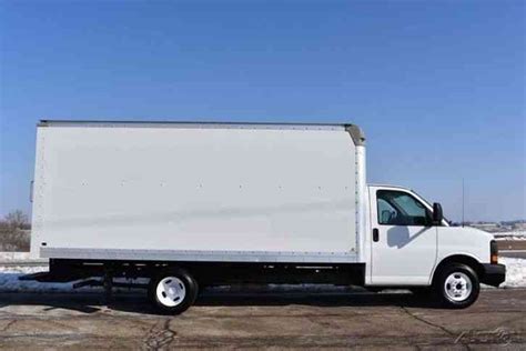 GMC 3500 16ft Box Truck (2011) : Van / Box Trucks