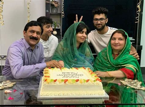 Malala Yousafzai celebrates completing her Oxford degree with photo of ...