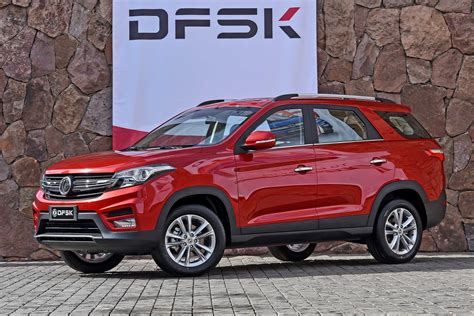 DFSK presenta en Chile su nuevo SUV 560 de tres corridas de asientos - Rutamotor