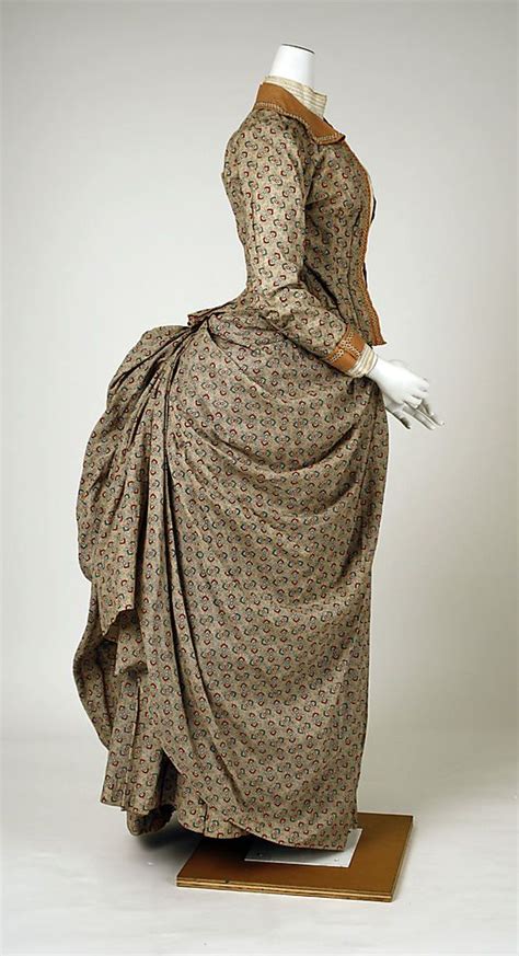 Victorian haute couture fashion walking dress gown from French 1885. Made from cotton print ...