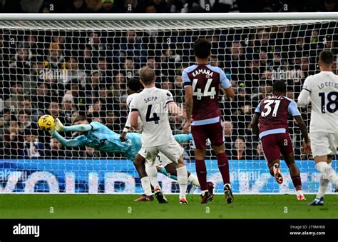 London, UK. 26th Nov, 2023. Guglielmo Vicario (Tottenham, goalkeeper ...