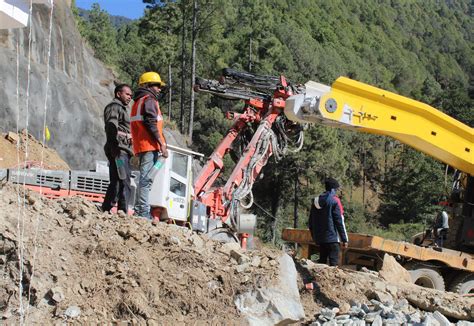 Uttarkashi tunnel collapse | Doing everything possible to rescue trapped workers: Gadkari