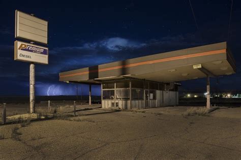 An abandoned gas station in Utah [976x649][UT] : r/unitedstatesofamerica