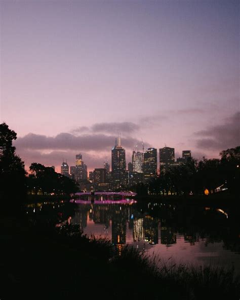 Premium Photo | Melbourne skyline at sunset over the yarra river