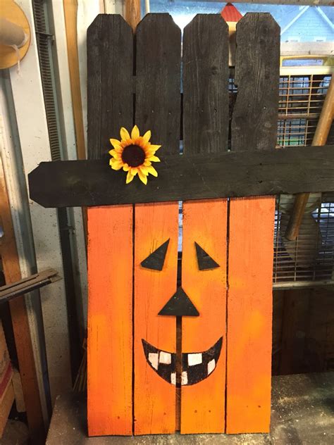 Halloween pumpkin upcycle picket fence | Halloween wood crafts, Fall ...