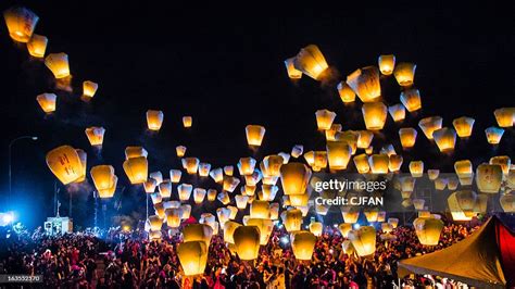 Sky Lantern Festival Taiwan High-Res Stock Photo - Getty Images