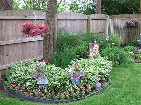 side of house flower bed ideas - Google Search in 2020 | Front yard ...